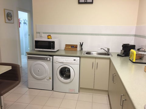 Lyreen's Apartment B&B - Accommodation Bookings 5