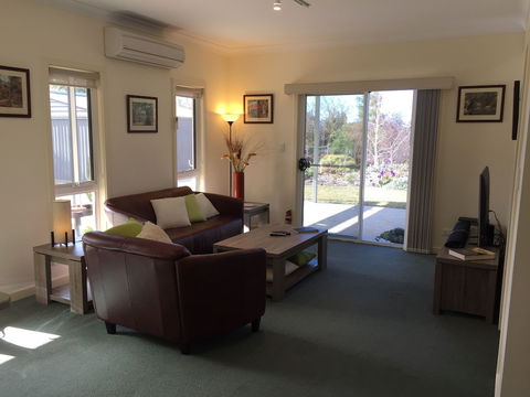 Lyreen's Apartment B&B - Accommodation Bookings 0