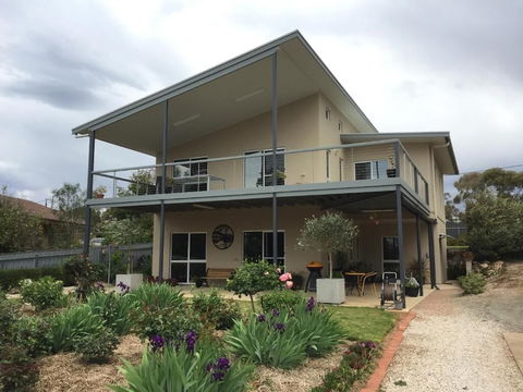 Lyreen's Apartment B&B - Accommodation Bookings 1