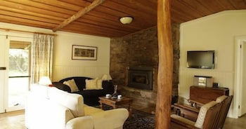 Wombat Hills Cottages - Accommodation Bookings 4