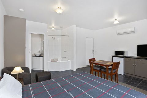 A1 Motels Port Fairy Motel And Apartments - Accommodation Bookings 7