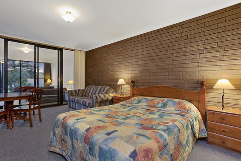 A1 Motels Port Fairy Motel And Apartments - Accommodation Bookings 3