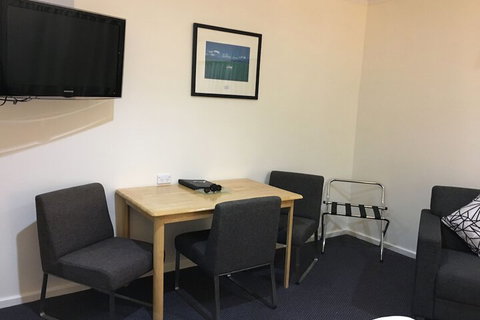 Lakeview Motor Inn - Accommodation Bookings 7