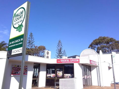 Palm Court Motor Inn - Accommodation Bookings 4