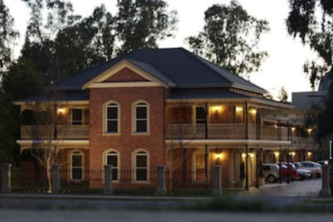 Carlyle Suites & Apartments - Accommodation Bookings 0