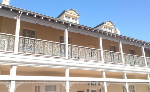 The Clifton & Grittleton Lodge - Accommodation Bookings 1