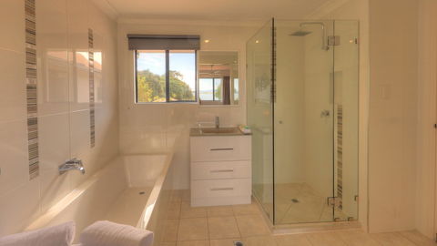 Dolphin Waters Tin Can Bay - Accommodation Bookings 3