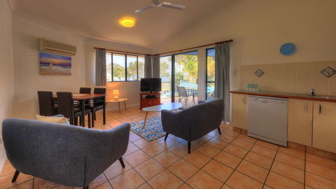 Dolphin Waters Tin Can Bay - Accommodation Bookings 6