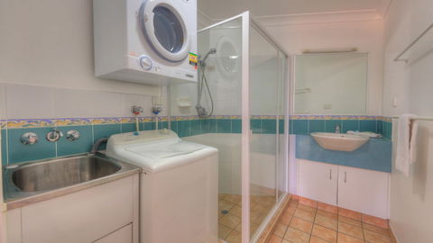Dolphin Waters Tin Can Bay - Accommodation Bookings 4