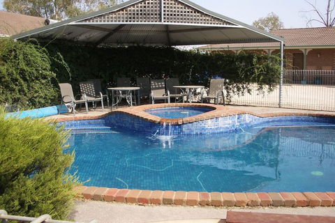 Arcadia Motor Inn - Accommodation Bookings 6