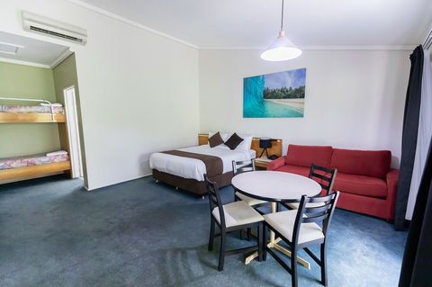 Bay Hotel Motel - Accommodation Bookings 1