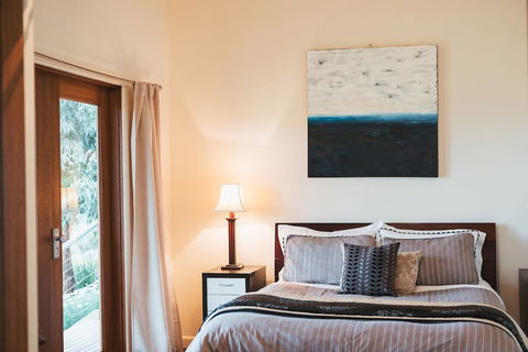 Outlook Hill Vineyard Cottages - Accommodation Bookings 6