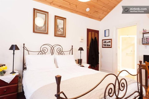 Stones Throw Cottage Bed & Breakfast - Accommodation Bookings 2