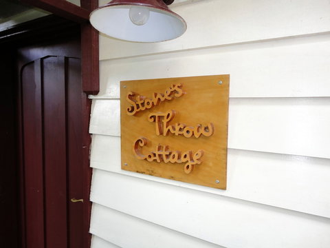 Stones Throw Cottage Bed & Breakfast - Accommodation Bookings 0