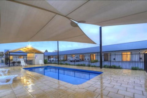 Red Earth Motel - Accommodation Bookings 5
