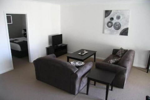 Red Earth Motel - Accommodation Bookings 7