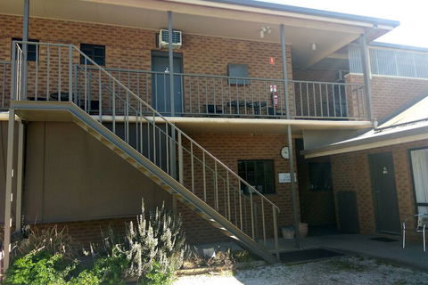 Holbrook Town Centre Motor Inn - Accommodation Bookings 4