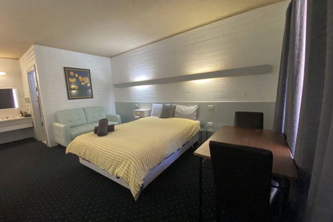 Capri Motel - Accommodation Bookings 6