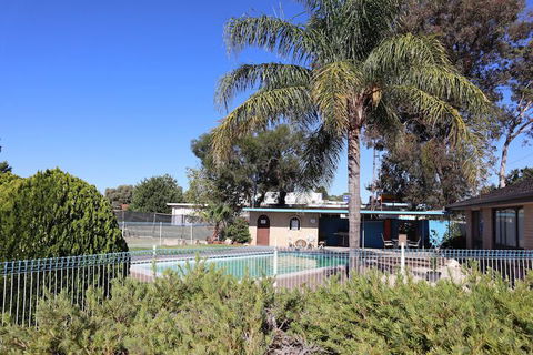 Capri Motel - Accommodation Bookings 2