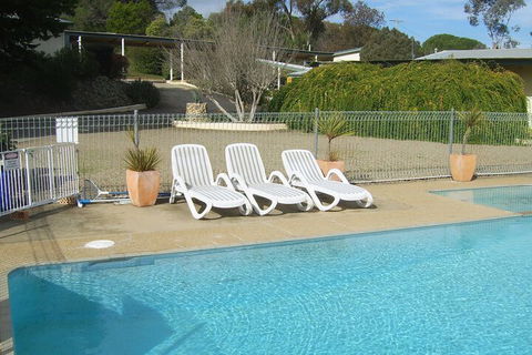 Golden Chain Garden Motor Inn - Accommodation Bookings 7