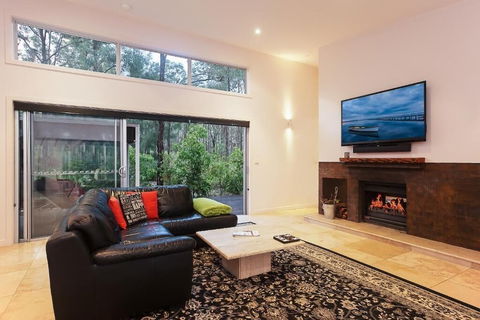 Deja Vu Estate - Accommodation Bookings 5