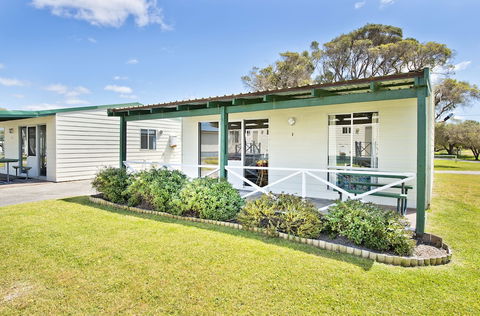 Acclaim Rose Gardens Beachside Holiday Park - Accommodation Bookings 1