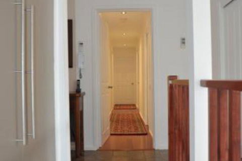The Pommy Tree - Accommodation Bookings 3