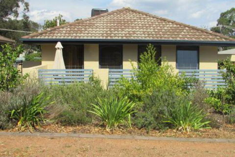 The Pommy Tree - Accommodation Bookings 4