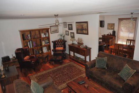 The Pommy Tree - Accommodation Bookings 0