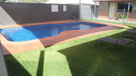 Saltbush Motor Inn - Accommodation Bookings 1
