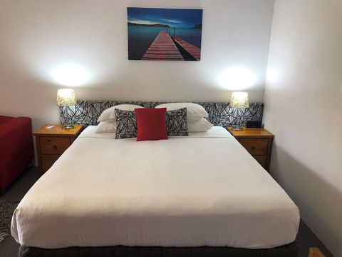 Avaleen Lodge Motor Inn - Accommodation Bookings 6