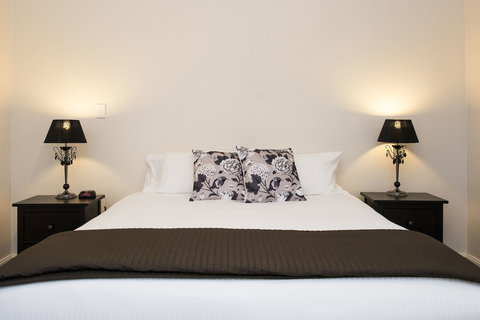 Colonial Court Villas - Accommodation Bookings 1