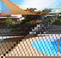 Golden Guitar Motor Inn - Accommodation Bookings