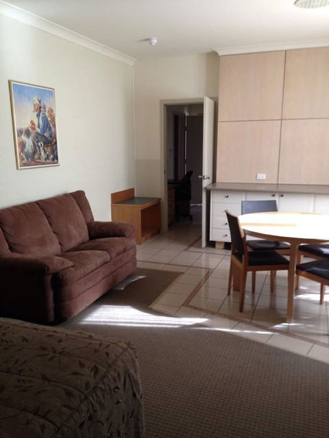 Francis Phillip Motor Inn - Accommodation Bookings 4