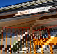 Town House Motor Inn