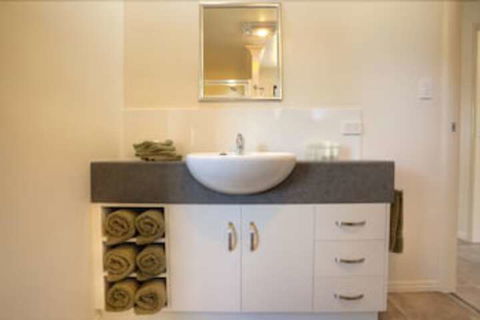 Killarney View Cabins & Caravan Park - Accommodation Bookings 7