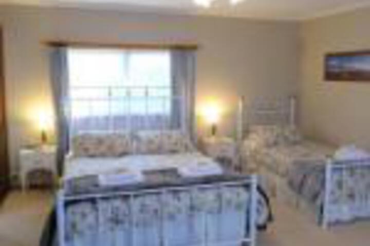 Kayena TAS Accommodation Bookings