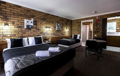 Park House Motor Inn - Accommodation Bookings 3