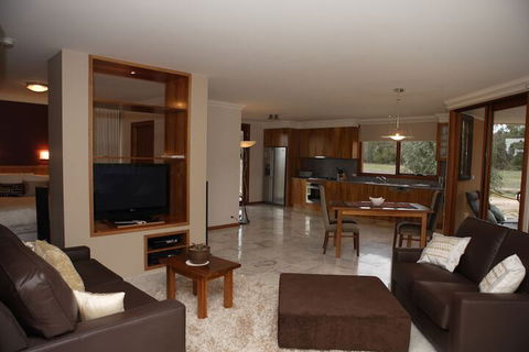 Aurora Cottages - Accommodation Bookings 6