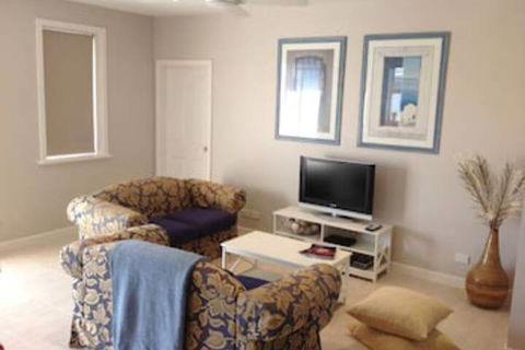 Elandra Holiday Home - Accommodation Bookings 2