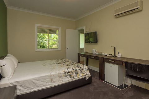 Hampton Court Apartments - Accommodation Bookings 5