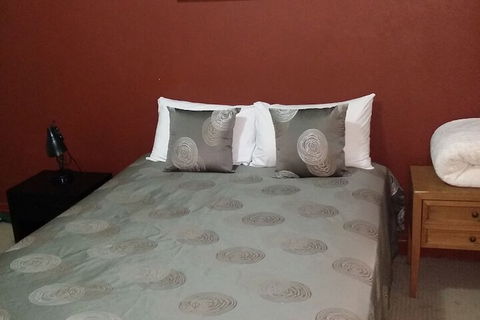 Hampton Court Apartments - Accommodation Bookings 7