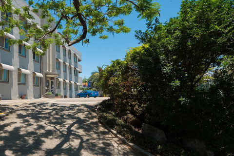 Hampton Court Apartments - Accommodation Bookings 3
