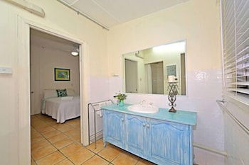 Bargara Gardens Motel & Holiday Villas - Accommodation Bookings 4