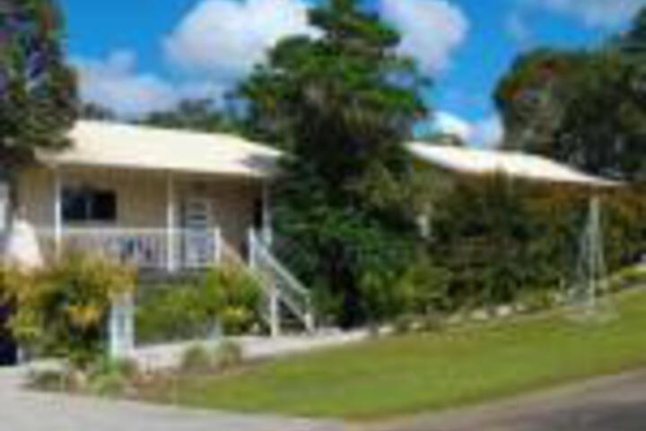 Barrine ACT Accommodation Bookings