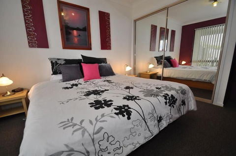 Beachfront Apartments Narooma - Accommodation Bookings 6