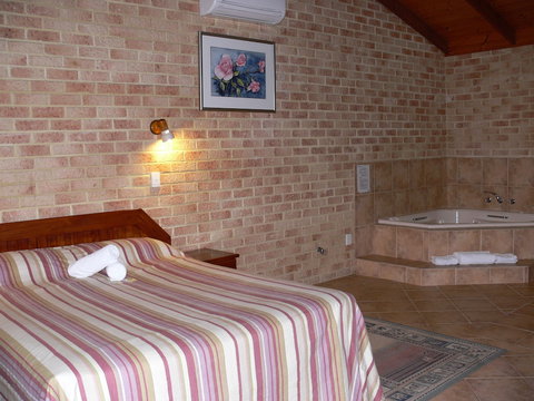 Spring Bay Villas - Accommodation Bookings 1