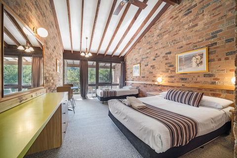 Avoca Beach Hotel - Accommodation Bookings 5