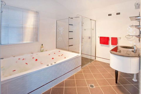 SURFBEACH HOLIDAY PARK - Accommodation Bookings 3