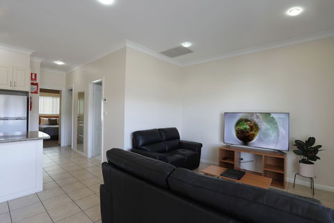 Cadman Motor Inn & Apartments - Accommodation Bookings 1